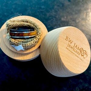 Wedding / anniversary band - New. Size 10.5